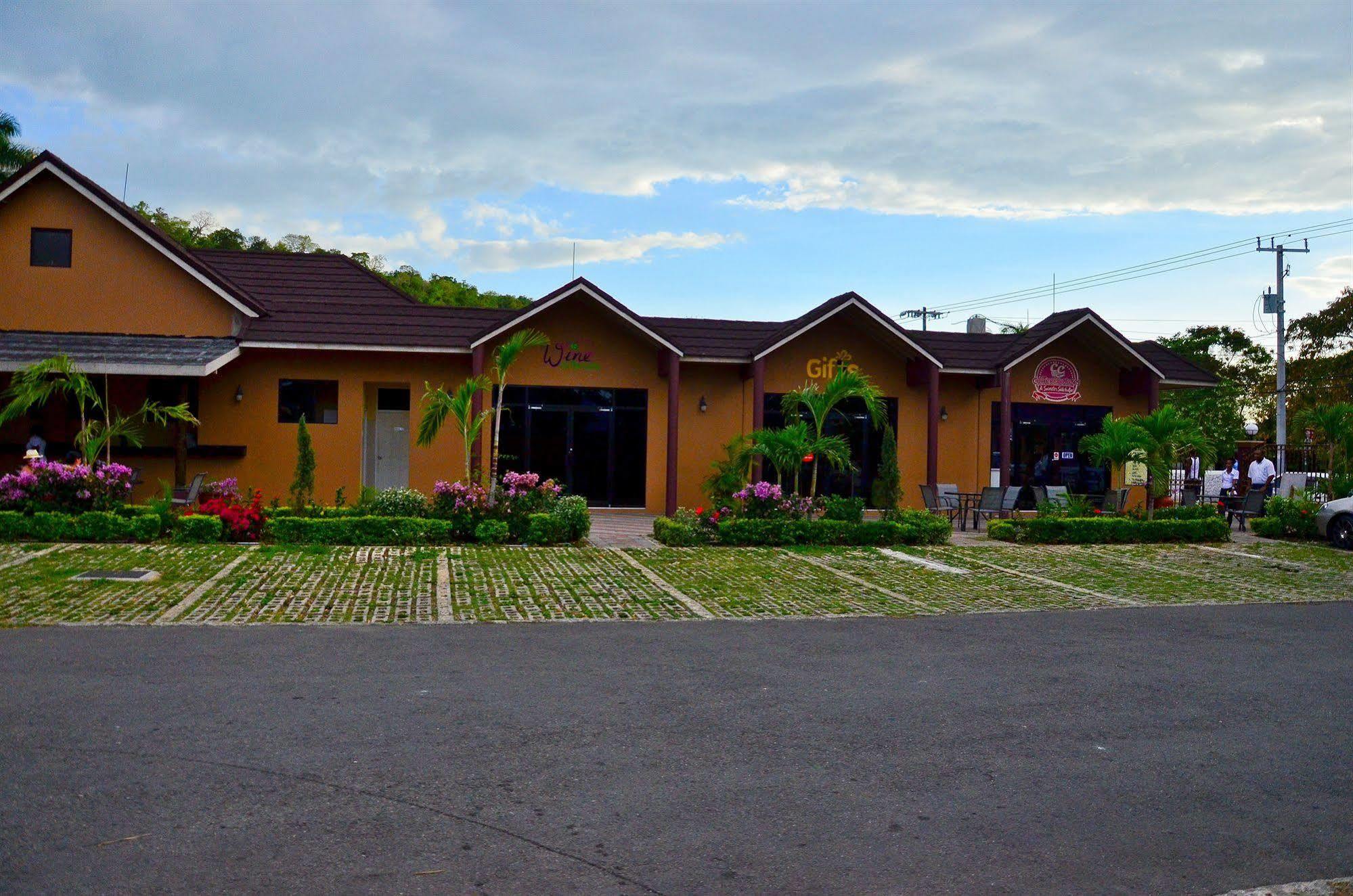 Donway, A Jamaican Style Village Бухта Монтего Экстерьер фото